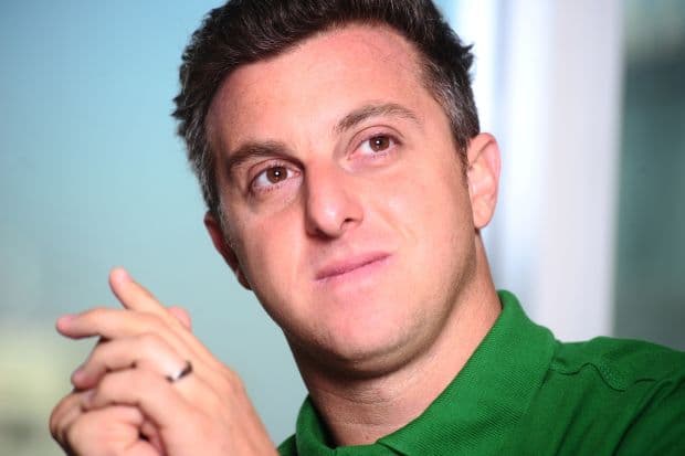 Luciano Huck nega relação com fatura de cartão que viralizou