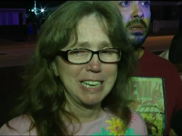 Mãe relata desespero em busca por filho após tiroteio em boate gay de Orlando