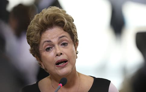 "O maior erro foi não ter visto que a crise era tão grande", afirma Dilma; presidente diz que nunca discutiu ‘guinada à esquerda'