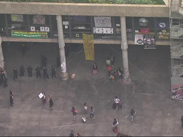 Após cerco da PF no Rio, manifestantes desocupam prédio do Ministério da Cultura