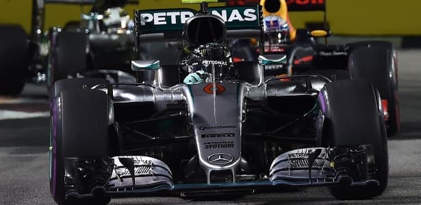 Roberg leva sufoco no final, mas vence em Cingapura e retoma liderança