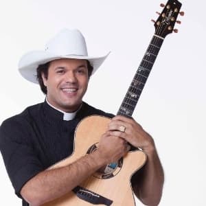 FOTO: Padre nervoso solta palavrão no ar na TV Aparecida