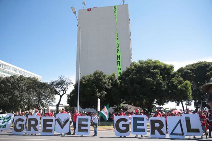 "Greve geral": As categorias que vão parar em cada estado do Brasil