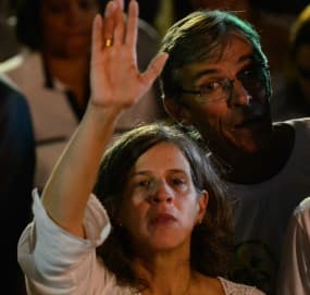 FOTOS: Militante pago da presidente Dilma votará em Marina