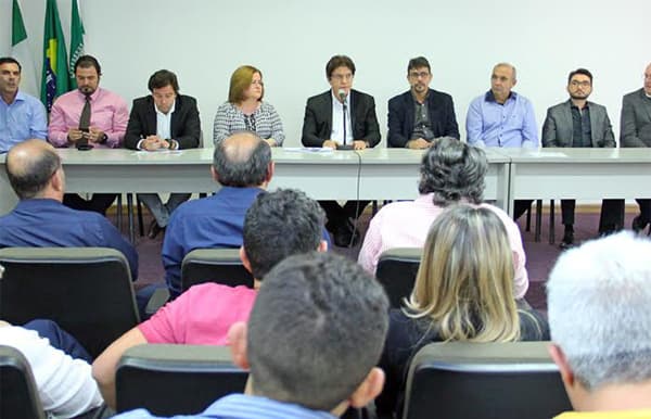 Governo e prefeituras definem medidas para combate aos efeitos da seca