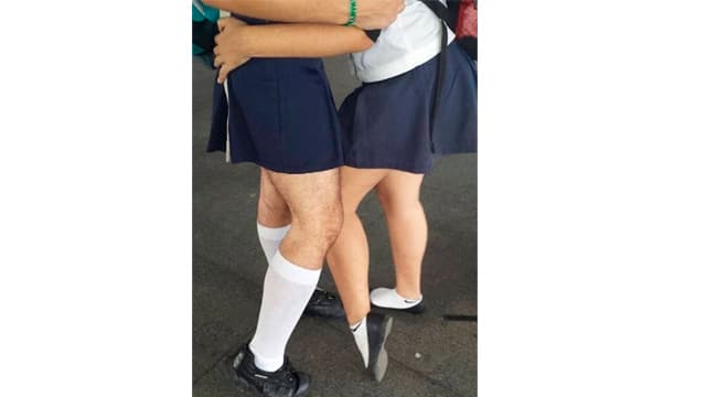 Pais protestam contra uso de saia por alunos de colégio no Rio