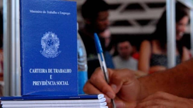 Seguro-desemprego será pago de forma escalonada a partir desta terça; entenda