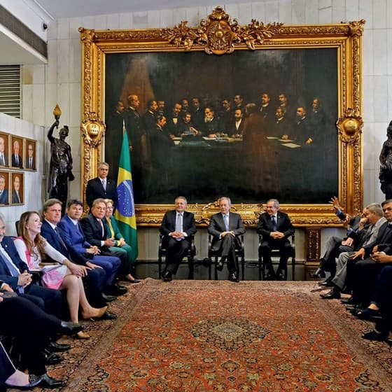 TEM PARA A GENTE? Senadores vão ganhar televisores novos de 55 e 42 polegadas