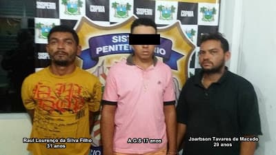 FOTOS: Três são presos em flagrante tentando jogar drogas, celulares e outros materiais para dentro do CDP em Assu