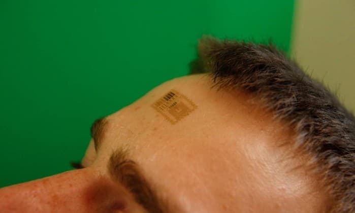 "Ô LOCO": Tatuagem permite controlar aparelhos eletrônicos pelo pensamento