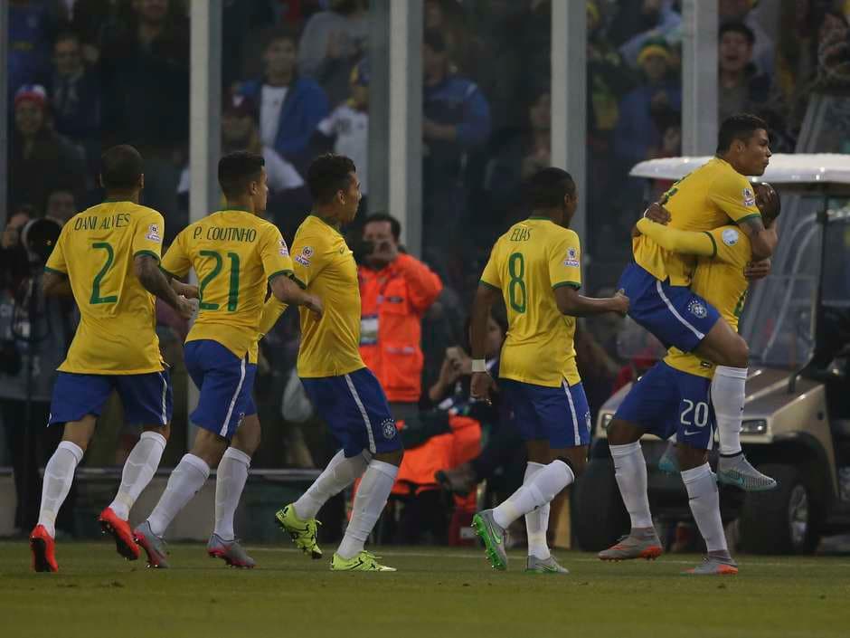 Brasil supera ausência de Neymar, bate Venezuela e vai pegar o Paraguai