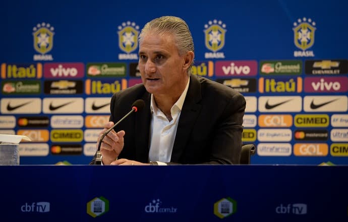 Tite defende Fernandinho e cobra VAR em lance com Jesus