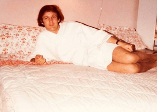 Foto de Donald Trump de roupão gera enxurrada de memes