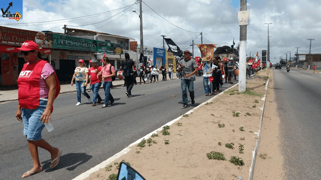 FOTOS: Sindicalistas caminham pela Tomaz Landim e trânsito fica totalmente represado na saída da Zona Norte
