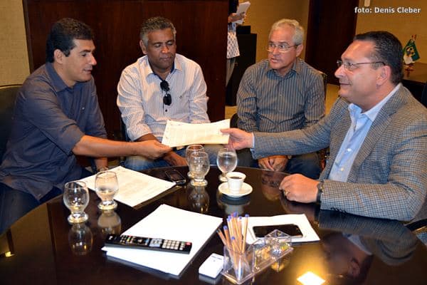 PRESÍDIO E CEDUC EM CEARÁ-MIRIM: Prefeitos entregam Nota de Repúdio ao presidente da AL para discussão com governador