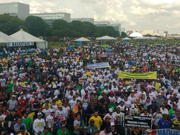 FOTOS: Vaqueiros ocupam Esplanada em ato contra proibição de vaquejadas