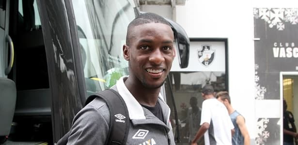 Novo titular do Vasco não tem carro e pega dois trens em trajeto de 76 km