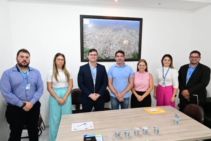 Prefeito de Assú e equipe financeira recebem representantes da Caixa Econômica para fortalecer parcerias e benefícios para o município