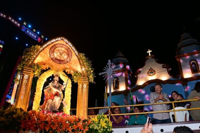 Procissão marca encerramento de celebrações religiosas do São João de Assú