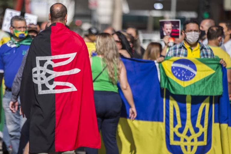 Embaixador da Ucrânia diz que bandeira usada em protestos em SP não é nazista nem fascista