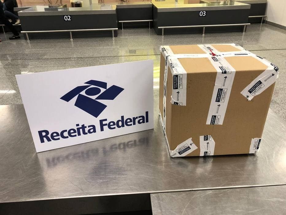 Receita Federal apreende 850 mil euros em caixa despachada no Aeroporto do Rio de Janeiro