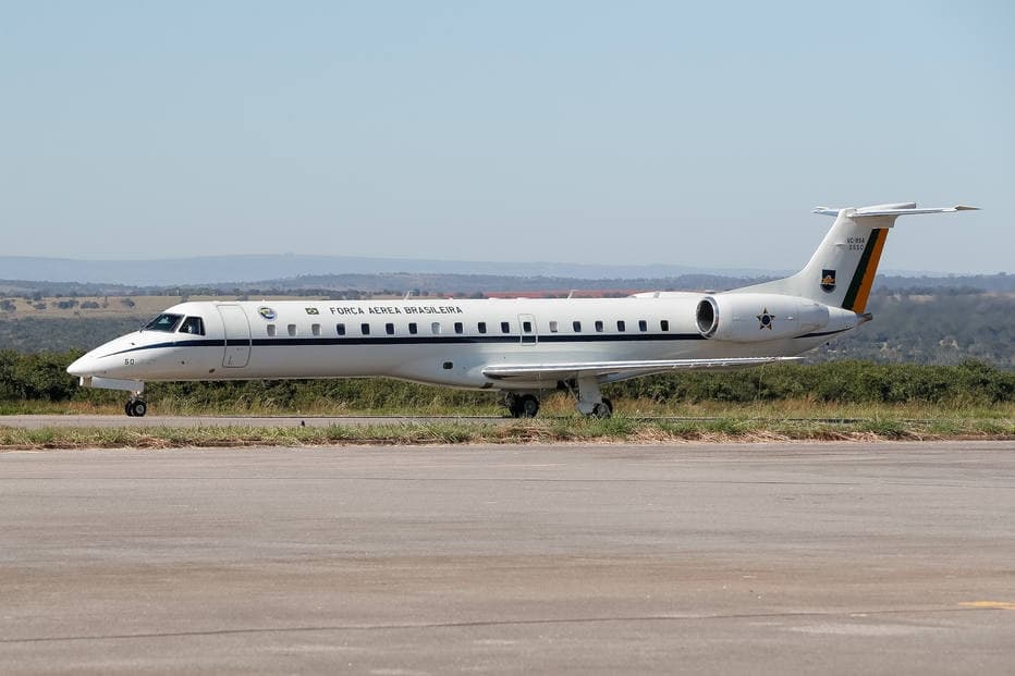 Bolsonaro quer rever uso de aviões da FAB após auxiliar de ministro fazer uma "viagem particular" que custou R$ 700 mil