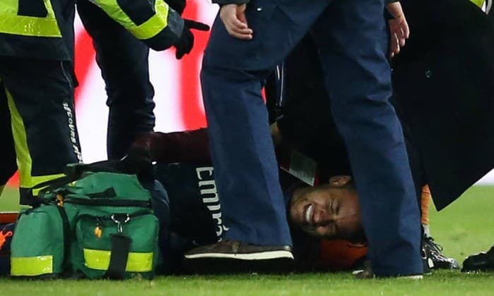 Ressonância não aponta fratura em tornozelo de Neymar