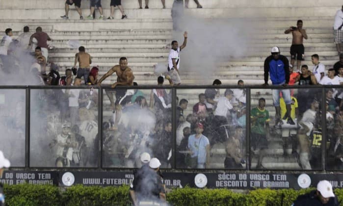 Morre um torcedor após episódios de violência em Vasco x Flamengo