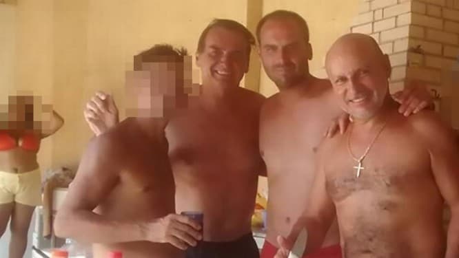 Assessor que fez o empréstimo, esposa e duas filhas trabalharam no gabinete de Flávio Bolsonaro