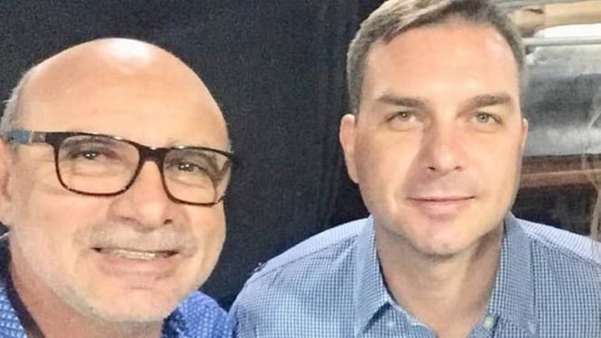 Policial ex-assessor de Flávio Bolsonaro presta depoimento na quarta-feira. Ele, esposa, duas filhas, enteada e o pai da enteada trabalharam com Flávio