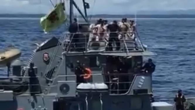 Militares dançam "O nome dela é Jenifer" em navio oficial e Marinha diz que comportamento é incompatível