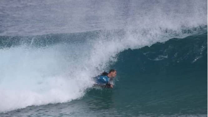 Surfista é mordido na cabeça por tubarão em Fernando de Noronha