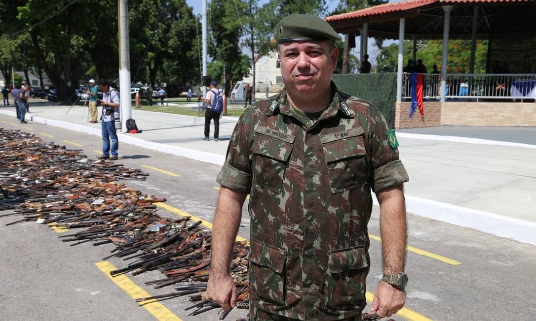 Tenente-coronel responsável por fiscalizar armas do exercito é preso acusado de desvio de armamento