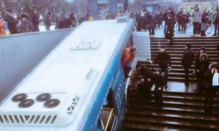 Ônibus avança contra área de pedestres e mata ao menos cinco em Moscou
