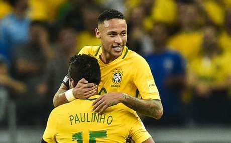 Seleção treina em Londres e esboça time que pega Inglaterra