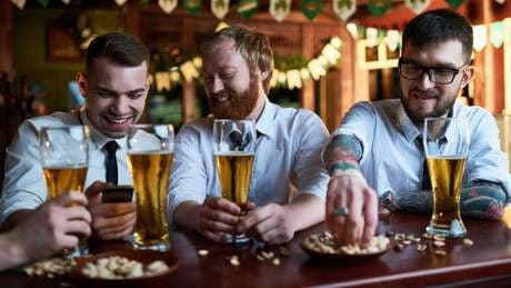 Beber álcool todo dia reduz expectativa de vida, aponta estudo britânico