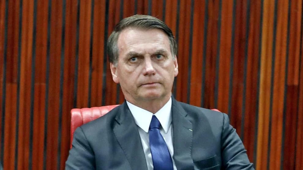Bolsonaro tem boa evolução clínica e iniciará reabilitação motora após cirurgia no ombro direito, diz boletim médico