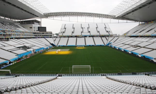 CONSTRUÇÃO DO CORINTHIANS: ‘Vocês têm que fazer o estádio, olha quantas coisas você ganha aqui, pô’