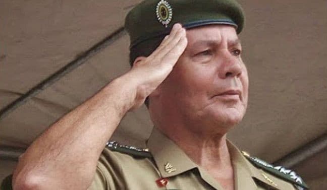 General acusa Temer de fazer balcão de negócios, elogia Bolsonaro e volta a defender intervenção