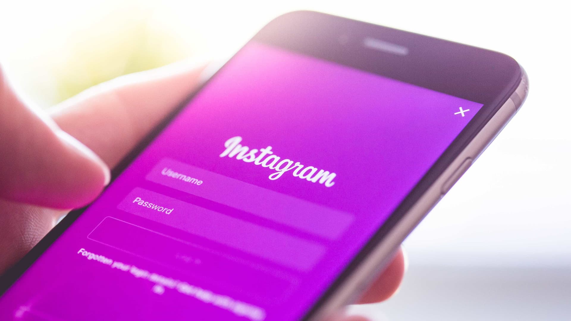 Novo golpe no Instagram está invadindo contas de brasileiros