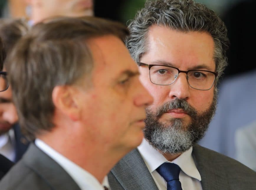 Chanceler anunciado por Bolsonaro já começou na frigideira
