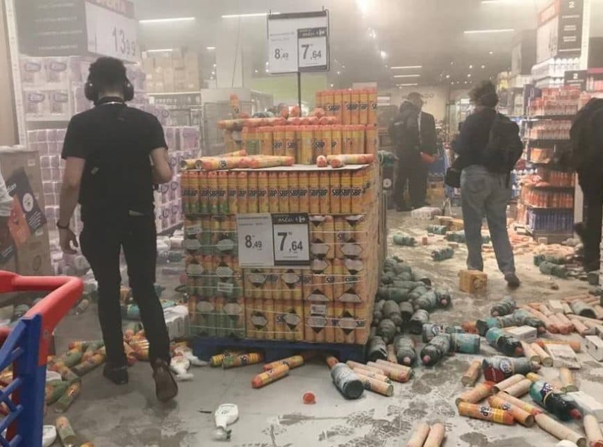 Loja modelo do Carrefour em São Paulo é destruída durante ato antirracismo