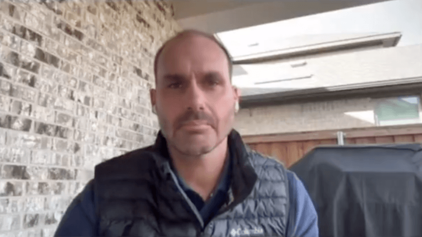 Moraes é “tirano de beira de estrada”, diz Eduardo Bolsonaro