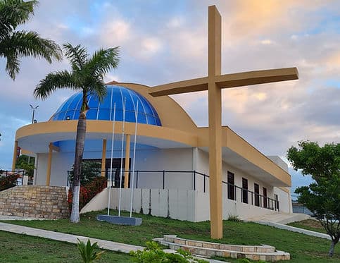 Padre da Igreja de Sant'ana em Capim Macio esclarece denúncia que rejeitou batizar filho de casal homossexual