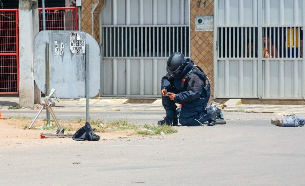 Esquadrão Antibombas da PM detona artefato explosivo no Canto do Mangue em Natal